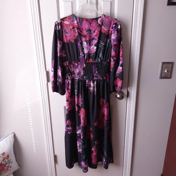 Danny and Nicole - 3/4 Puff Sleeves Ruched Floral Woven Midi Dress - Picture 4 of 7